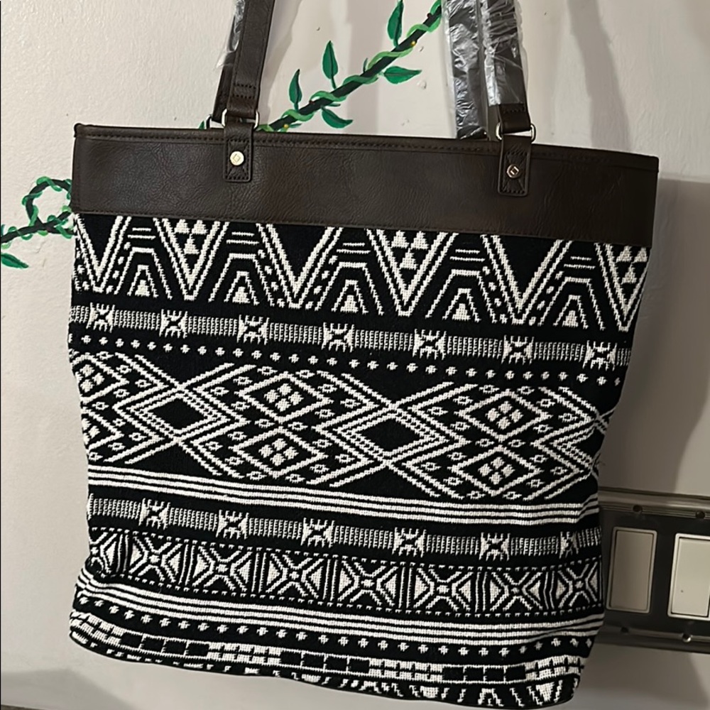 Brand New with Tags! Thirty One Reversible Tote- Rio Weave - Picture 2 of 5